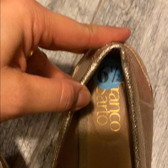 Gold shoes - Picture 4 of 4